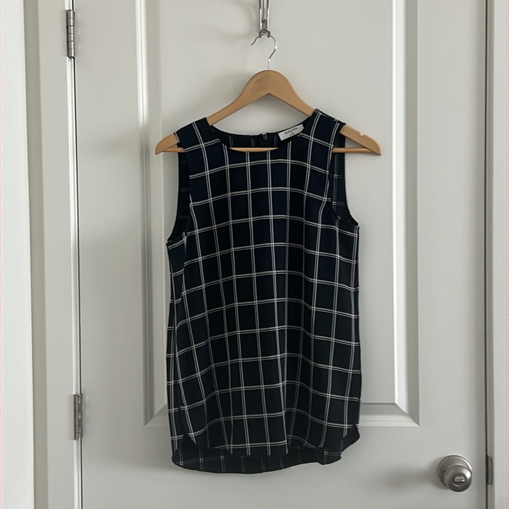 Aritzia Babaton Sleeveless Blouse - Navy / Print (XS)